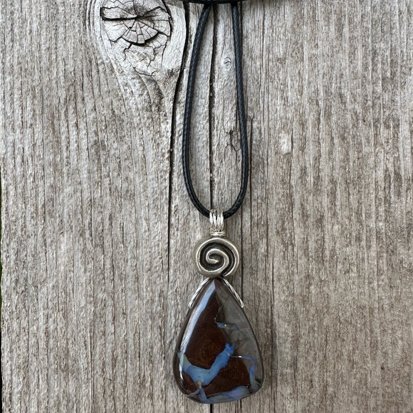Boulder Opal Holds Earth, Water and Fire Elements. Brings a Zest Life. - Picture 2 of 9